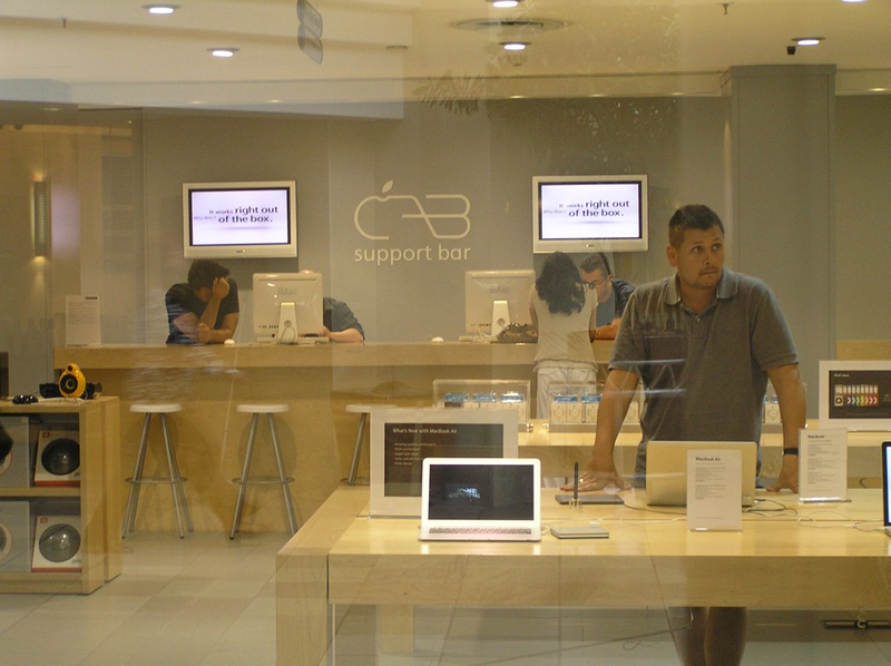 Illustration for article titled The Booming Business of Making Fake Apple Stores Look RealÂ